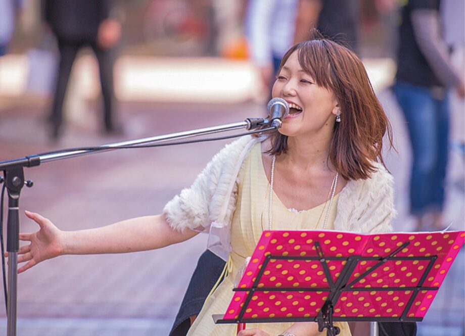 難病抱える歌い手小澤綾子さん「障害を持って働く」をテーマに講演＠サンピアンかわさき