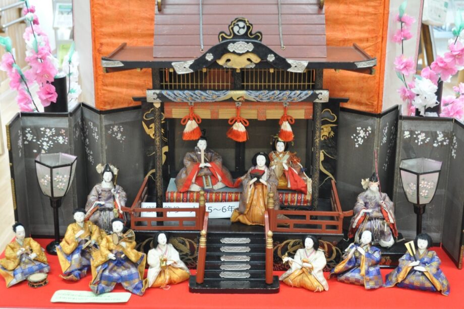「ひな人形展」秦野市西公民館で開催　江戸時代中～後期の「享保雛」や「古今雛」、関西方面で飾られた「御殿飾り雛」など
