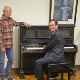 茅ヶ崎市｢小出の宝」が駅ピアノに。70年前の音「気軽に触れて｣