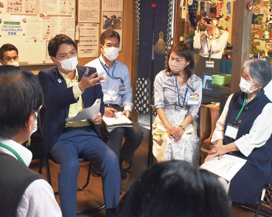 「子育てをテーマ」に意見交換　横浜市長就任後初、金沢区富岡住民らと対話