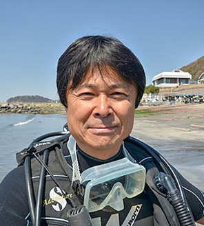 プロダイバーで環境保護活動家・武本さんが「海から考える環境と平和」を逗子文化プラザホールで講演