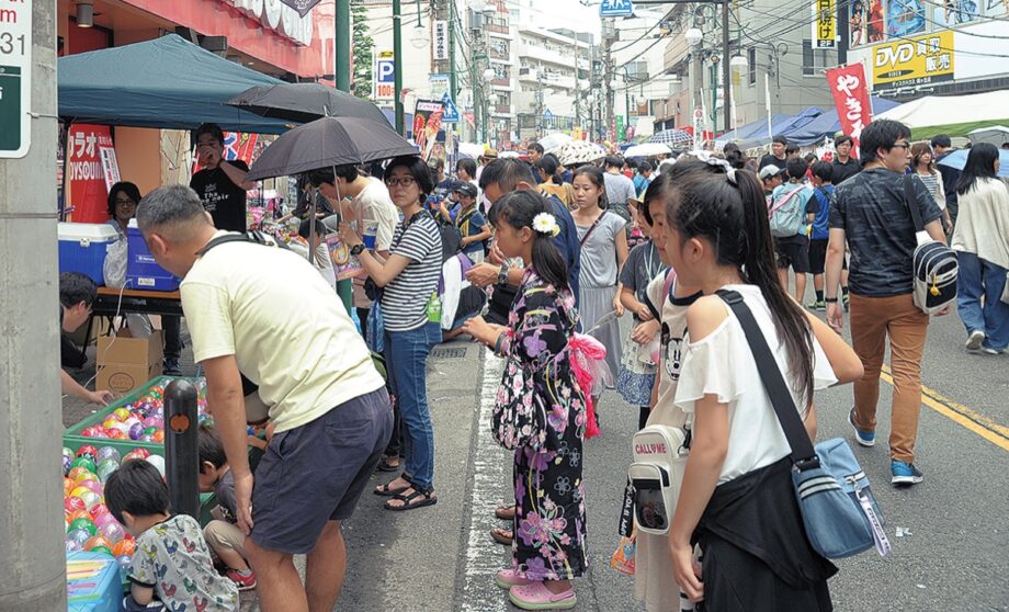 【2022年7月23日】川崎市多摩区の民家園通り商店会で３年ぶり｢夏まつり｣ 大パレードや大抽選会も