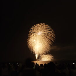 記者による「葉山海岸花火大会2022年」の写真をお届け