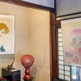 葉山の古民家カフェでマリリン・モンロー題材に和田誠ら著名イラストレーターなどの作品展示8/30まで