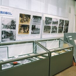 横須賀市立中央図書館で「戦争と市民の暮らし」ドキュメンタリーやアニメのDVD特集も同時開催