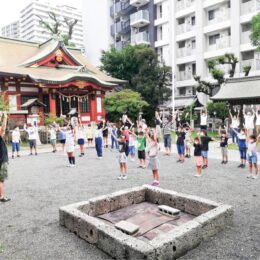 横浜市神奈川区の熊野神社 境内で早朝「ラジオ体掃」 地域の子ども40人が参加