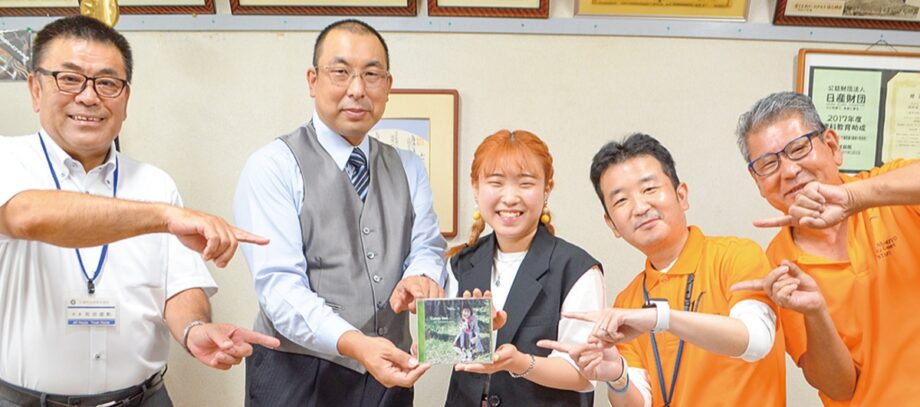 サックスプレーヤー「CandyNonさん」三浦市内の小中学校にCD寄付　音楽の力で後輩にエール