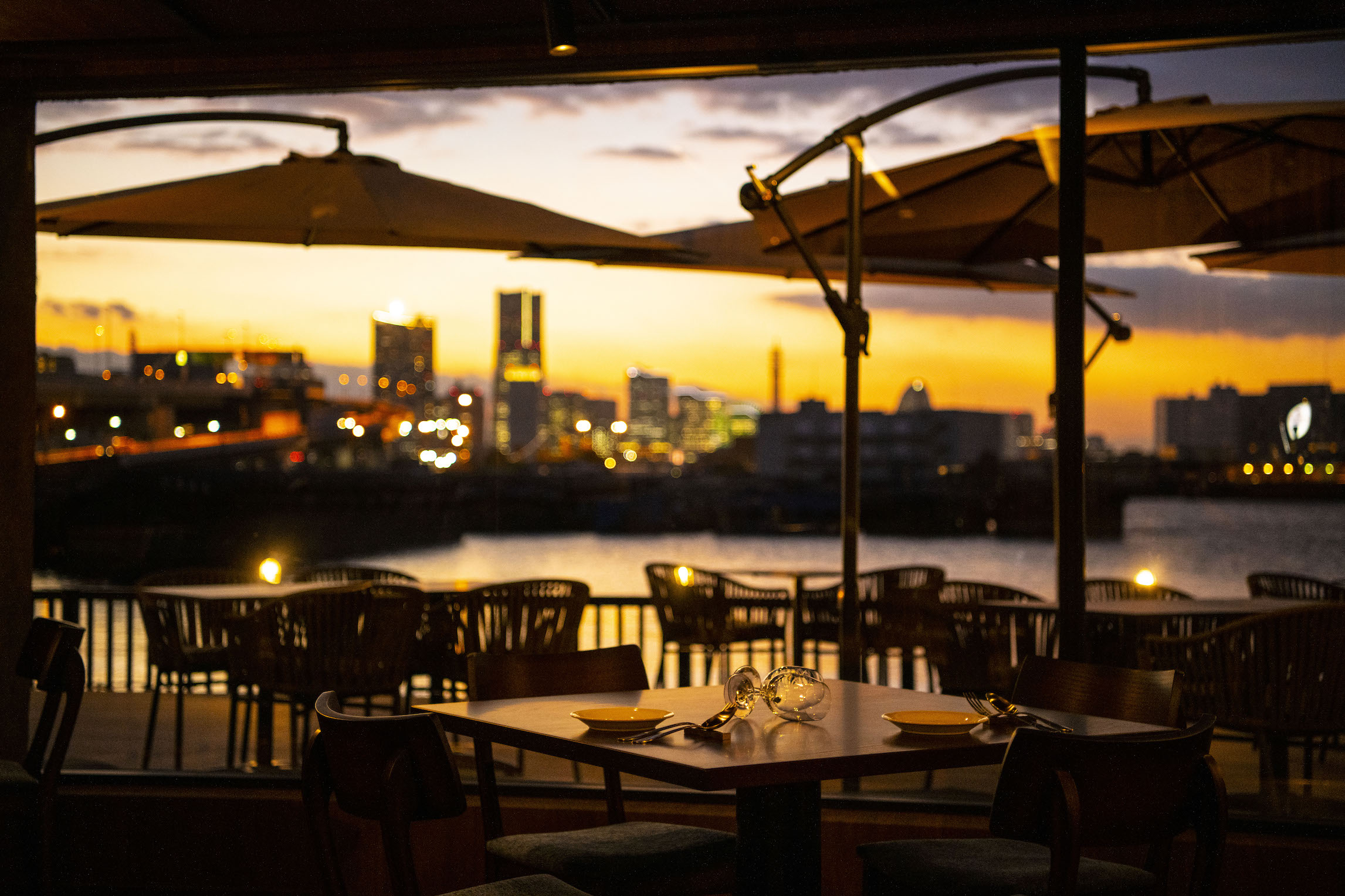 みなとみらいを望むオーシャンフロントにハイエンドなカジュアル