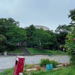 藤沢市の片瀬山頂上に謎のドーム？　実は住民の暮らしを支える拠点だった！