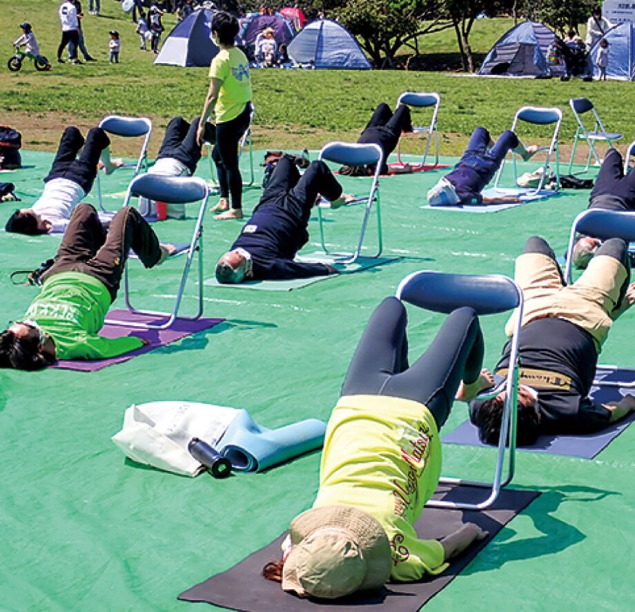 シニアヨガで健康維持！ 神奈川県立辻堂 海浜公園で12 月 11 日に開催
