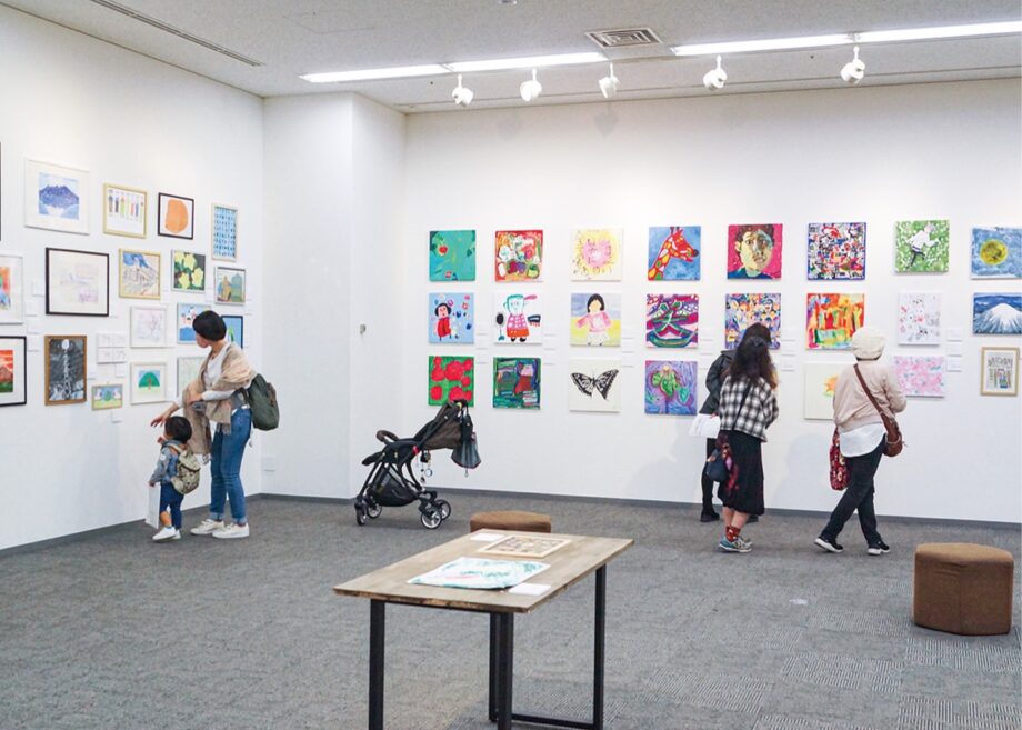 【2022年11月20日まで】ミューザ川崎で６回目のパラアート展「Colorsかわさき」開催中