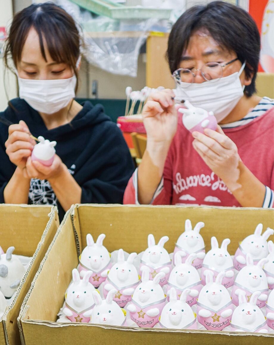 「幸せ運ぶ月のうさぎ」小田原の障害サービス事業所梅香園が干支の張り子人形を制作販売！