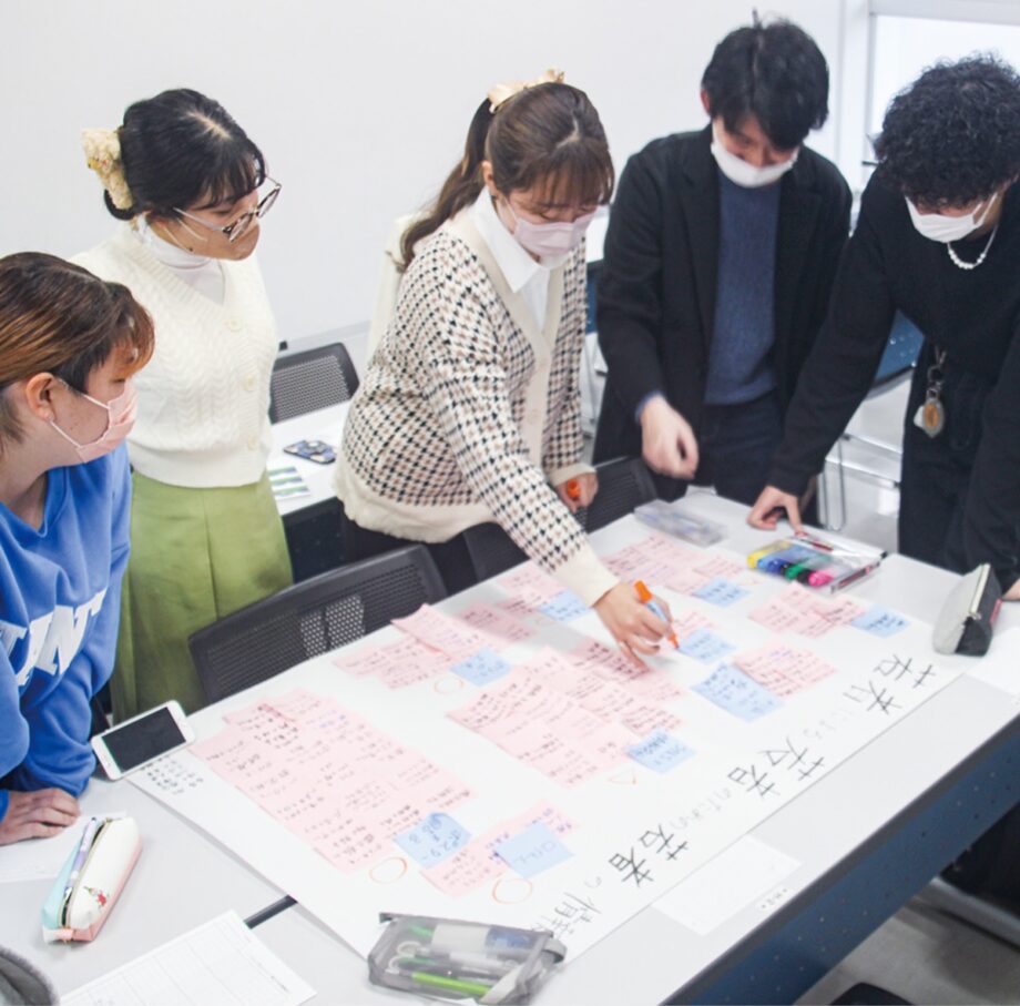 神奈川大学生が授業内で地域情報の取得で議論