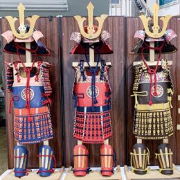 【秦野市】東公民館で「実朝まつり」の甲冑を展示（2023年3月上旬まで）