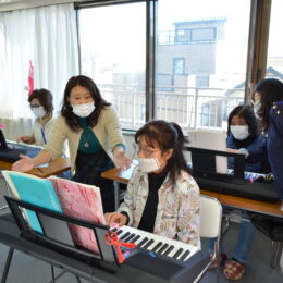 厚木「神田ピアノ教室」で音楽を生涯の友に！０歳「リトミック」からシニア「脳活ピアノ」まで教室を取材しました　