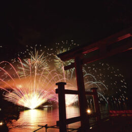 2023年箱根神社『節分祭』水上スキーで逃げる鬼に豆を打つ「湖上豆まき」は必見！前夜祭で花火も