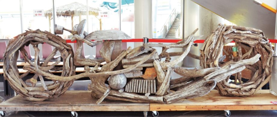 造形「さがみ風っ子展」で展示され話題となった作品”流木バイク”展示中＠ＬＣＡ国際小学校北の丘センター