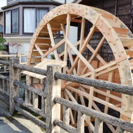 〈水車のある風景を後世に〉かつて小田原の荻窪用水で使われていた「駒形の水車」を修繕！