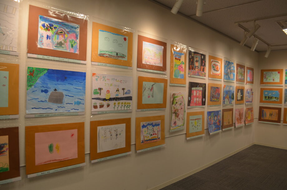 子どもたちの絵本の世界が510点　藤沢市民ギャラリーに勢揃い
