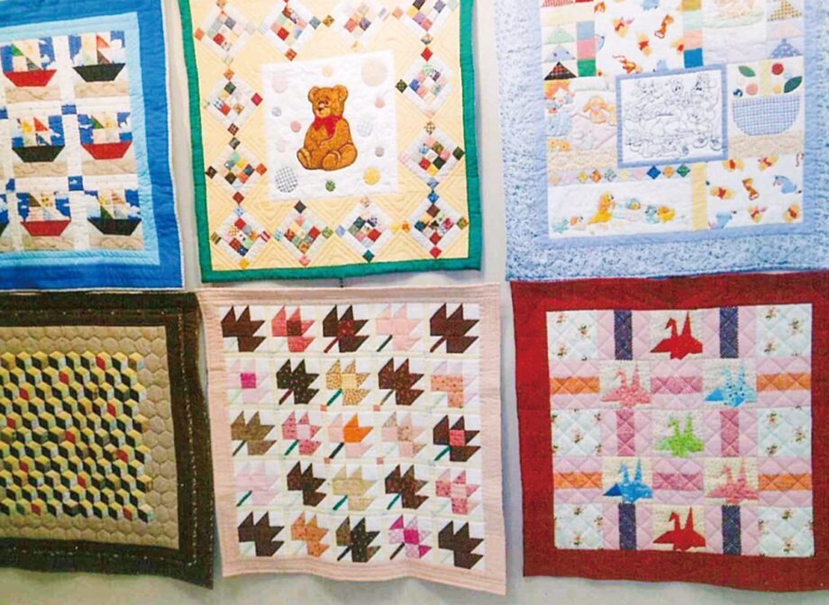 川崎市・高津市民館で「ベビーキルト」の展示会【４月12日まで】100点以上の作品が並ぶ