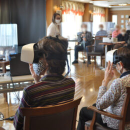 VRが介護施設を救う？！横浜の高齢者施設で行われていた実証実験を取材！【クラシック・コミュニティ横浜／サ高住・有料老人ホーム】