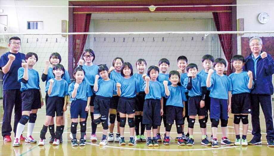大和市立文ヶ岡小学校のバレーボールチーム草柳スカイジュニア が5月21日体験会を開催