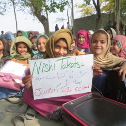 ＜川崎市立西高津中学校＞使っていたランドセルをアフガニスタンに寄贈～初めて「お礼」が現地から届く