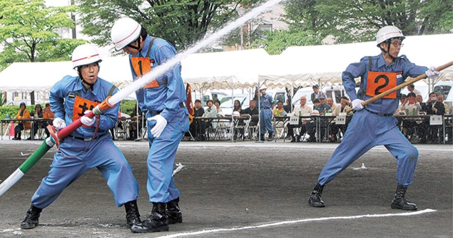 7月9日、横浜市南区の阪東橋公園で南消防団が訓練会　消防団員が日頃の成果を披露