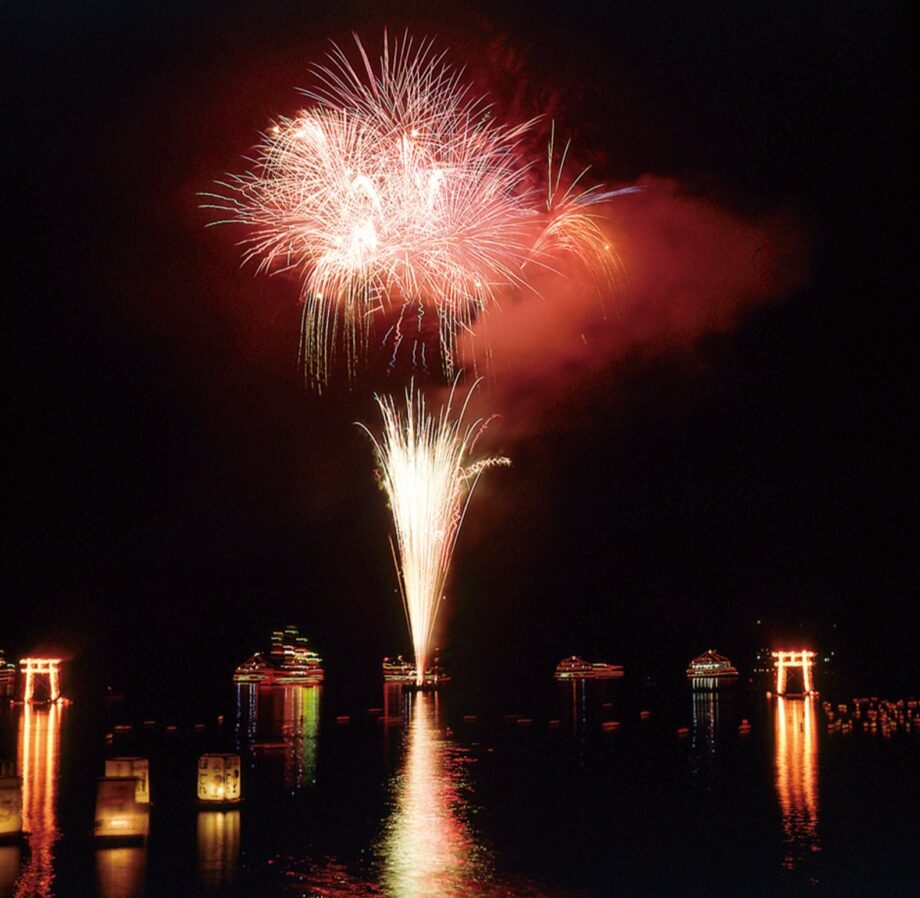 2023年花火情報！箱根の夏を盛り上げる「芦ノ湖夏まつりウィーク１２６６」６夜連続の花火大会１日約２５００発