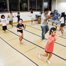三浦地区に伝わる郷土芸能ー子ども舞う「いなりっこ」目前に迫る発表会（10月1日）、稽古に汗