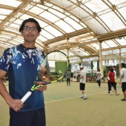日本のテニス界を牽引！町田市の「つくし野テニスカレッジ」総支配人・宮坂元人さんにその魅力を聞く！