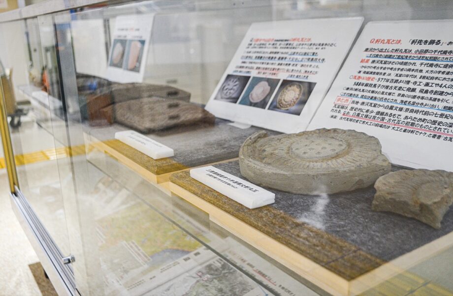 松田町生涯学習センターで「郷土史料展示会」開催中！発掘調査の出土品などを展示