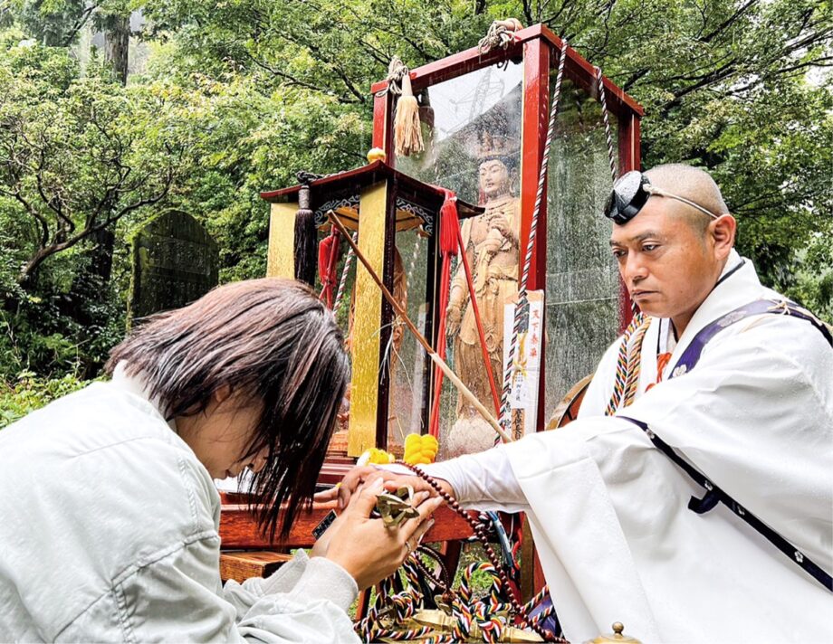 「日本廻国」の旅に挑戦中の高徳院 星住職が箱根で「千倉観音」御開扉