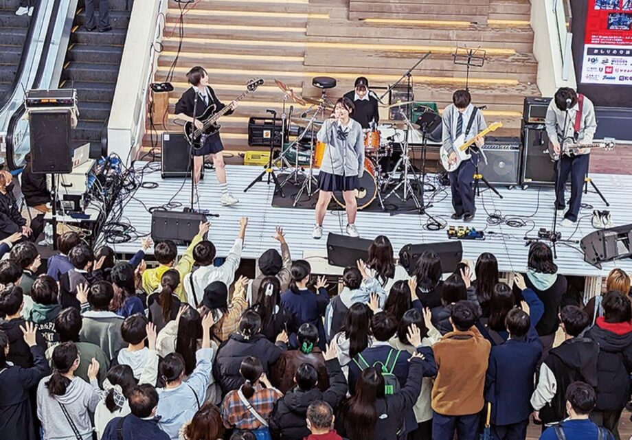 【10月21日】「高校生バンド王」頂点目指し７組が熱演！大人バンドのステージも＠川崎ルフロン前