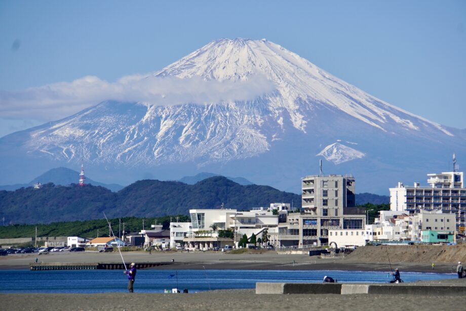 茅ヶ崎ヘッドランドビーチから望む富士山