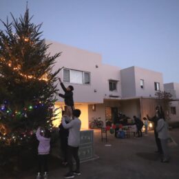 ＜山北町＞みずかみ”照らす”クリスマスツリー！子どもたちが飾り付け
