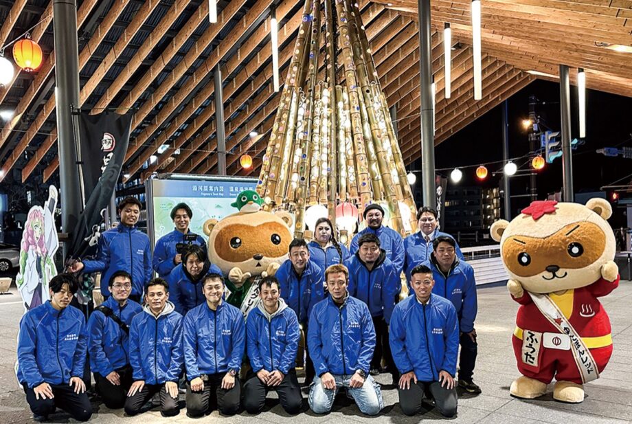 湯河原町商工会青年部手作りの「竹ツリー」が湯河原駅前に登場！