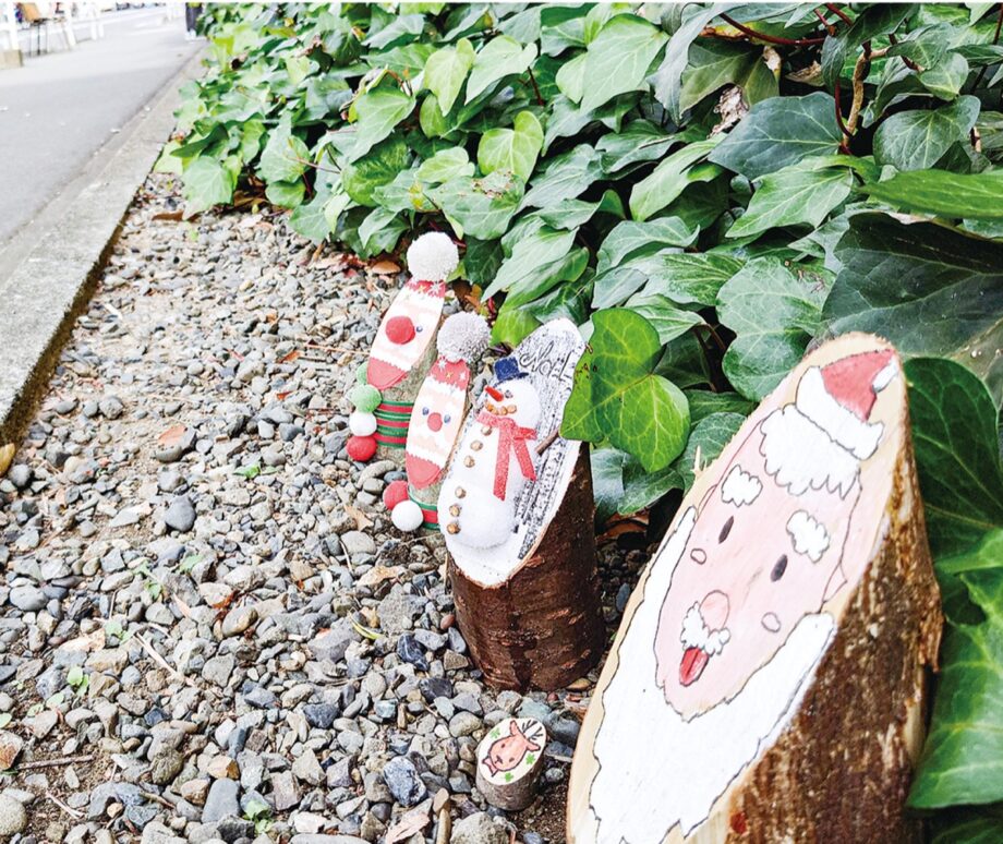 北寺尾交差点（横浜市鶴見区）周辺の国道1号に”枝サンタ”登場
