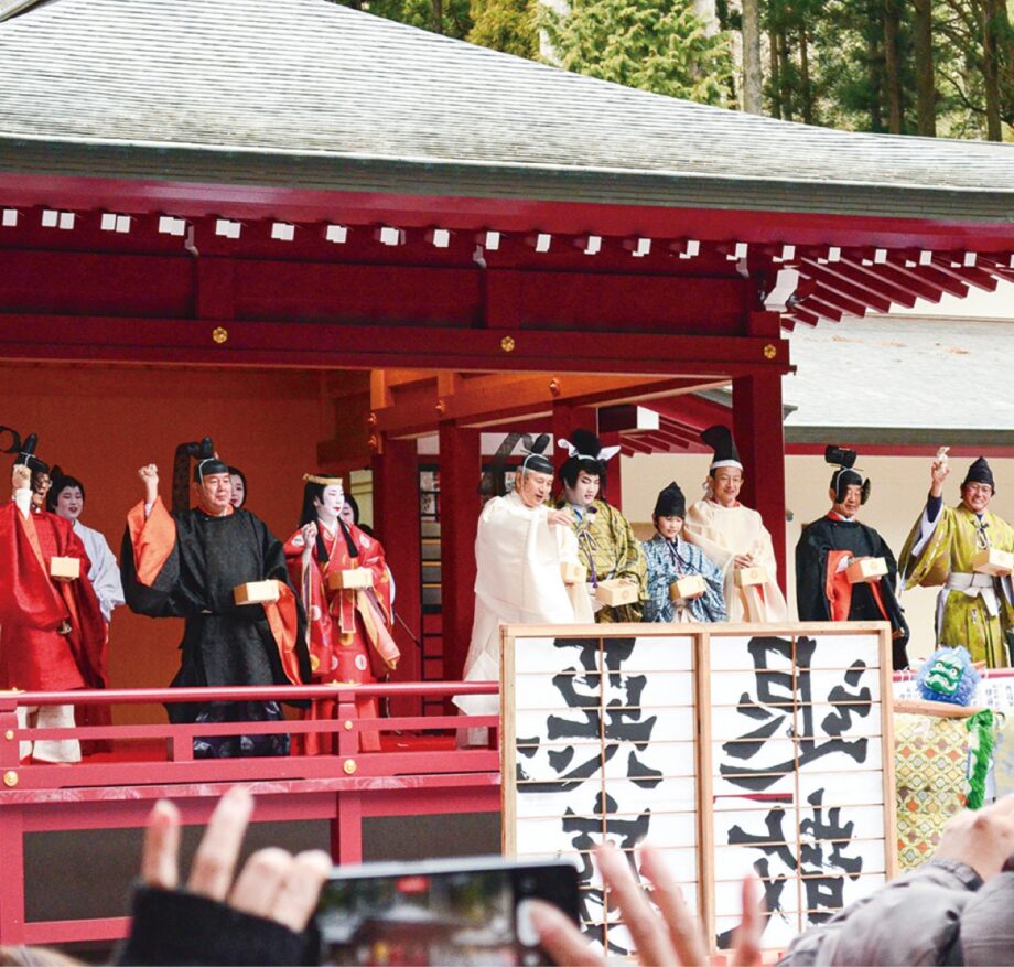 【箱根神社節分祭】２０２４年は追儺式観覧や福豆拾いも復活！揚げたてのワカサギ振る舞いも
