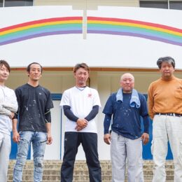 三浦市に拠点を置く塗装職人が虹かけた～剣崎小学校でＣＳＲ活動～