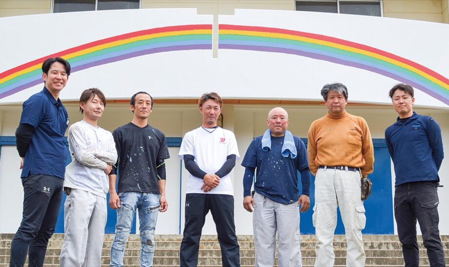三浦市に拠点を置く塗装職人が虹かけた～剣崎小学校でＣＳＲ活動～