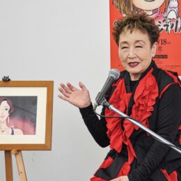 声優出演の加藤登紀子さん「ジブリ作品、地球的視野」横須賀美術館でプロモーション活動