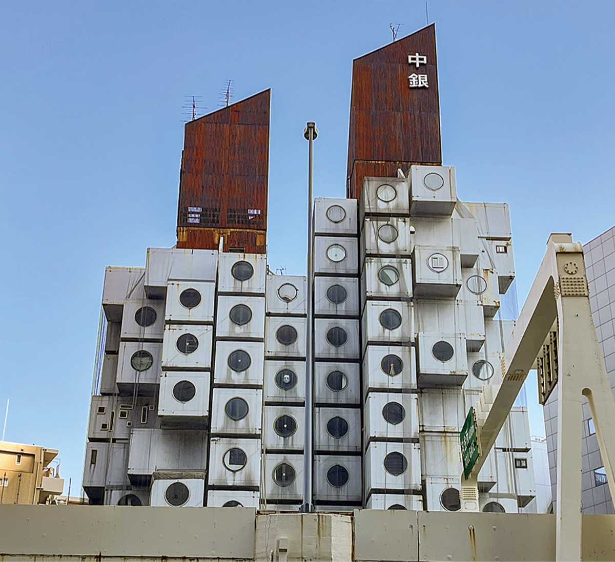 建築家・黒川紀章氏設計「中銀カプセル」をホテルとして再利用ー横須賀