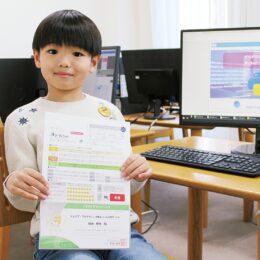 川崎市立小杉小学校１年生の岡田理央さんがプログラミング検定で１級合格！ 小１では全国２人目
