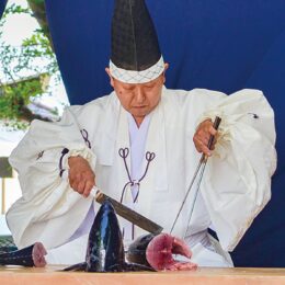 〈4月22日〉第36回三崎・海南神社「食の神」に繁栄祈願～包丁式を披露～