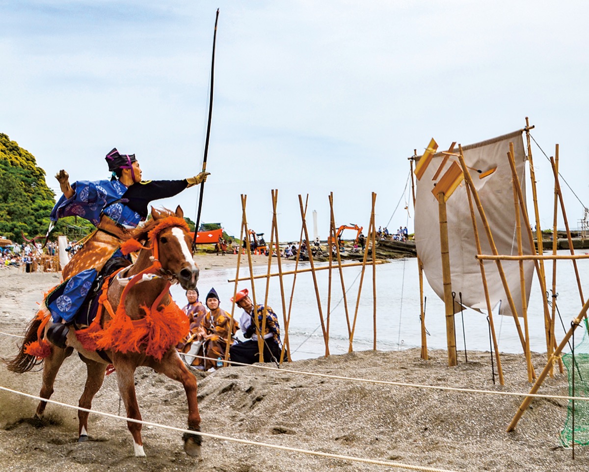 第47回「道寸祭り」で三浦一族偲ぶ”お家芸・笠懸”を油壷（荒井浜海岸）で披露＜2024年5月19日＞ – 神奈川・東京多摩のご近所情報 – レアリア