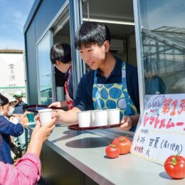 【三浦市初声高校】スタンドショップが盛況！規格外野菜を加工・商品化/トマトスムージー好評