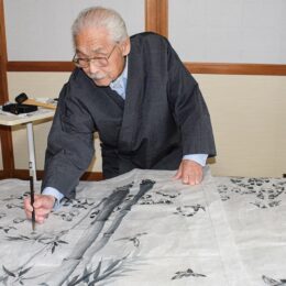 水墨画家又村和夫さん 卒寿記念のファミリー展 　家族・親類13人が出品（厚木市）
