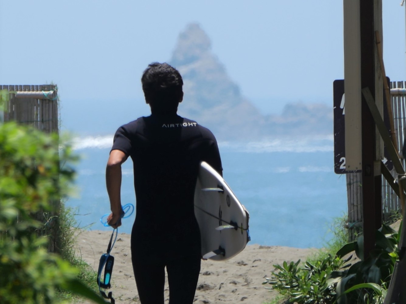 湘南・茅ヶ崎とサーフィンの100年の歴史を紐解く。市内在住のプロサーファー牧野 拓滋さんにお話を伺いました – 神奈川・東京多摩のご近所情報 –  レアリア