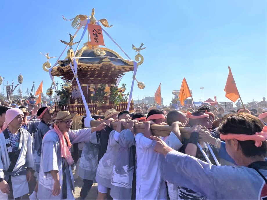 2024年の浜降祭は7月15日（海の日）に開催。茅ヶ崎・寒川の神輿が茅ヶ崎西浜海岸に集う“暁の祭典”